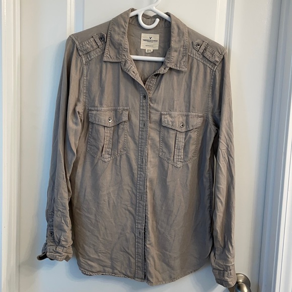 American Eagle Outfitters Tops - American Eagle Outfitters Boyfriend Fit Button-down shirt. Size medium.